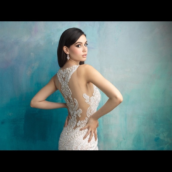 Beautiful wedding dress: size 10 - Picture 3 of 7